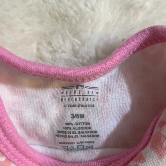 bundle of‎ 2 Cincinnati Reds Onesies - Picture 5 of 5